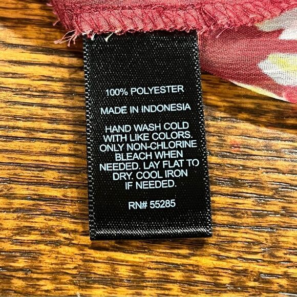 Slightly sheet floral crop top with straps - Picture 12 of 14